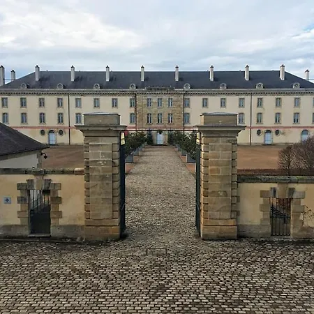 Joli Avec Parking Prive, Bien Situe * 물랭