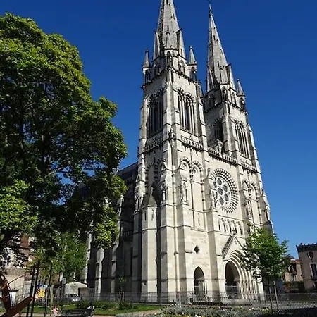 Joli Avec Parking Prive, Bien Situe 아파트 물랭